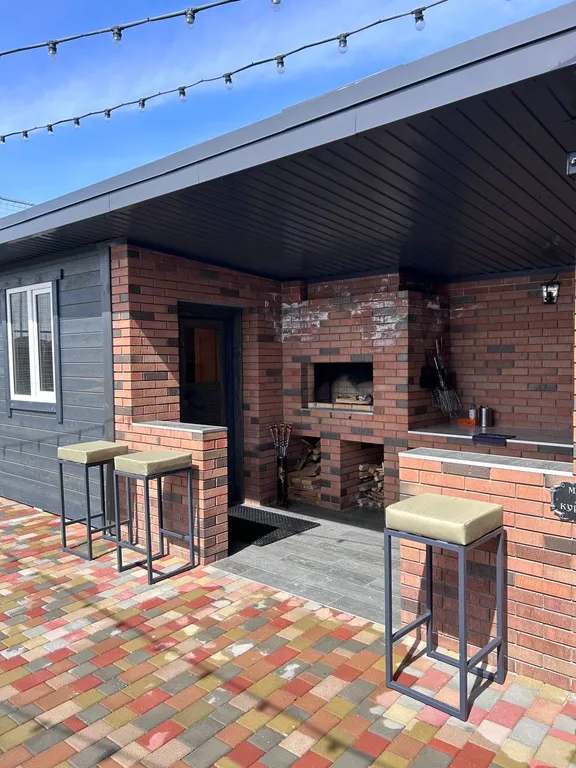 Частный дом с футбольным полем