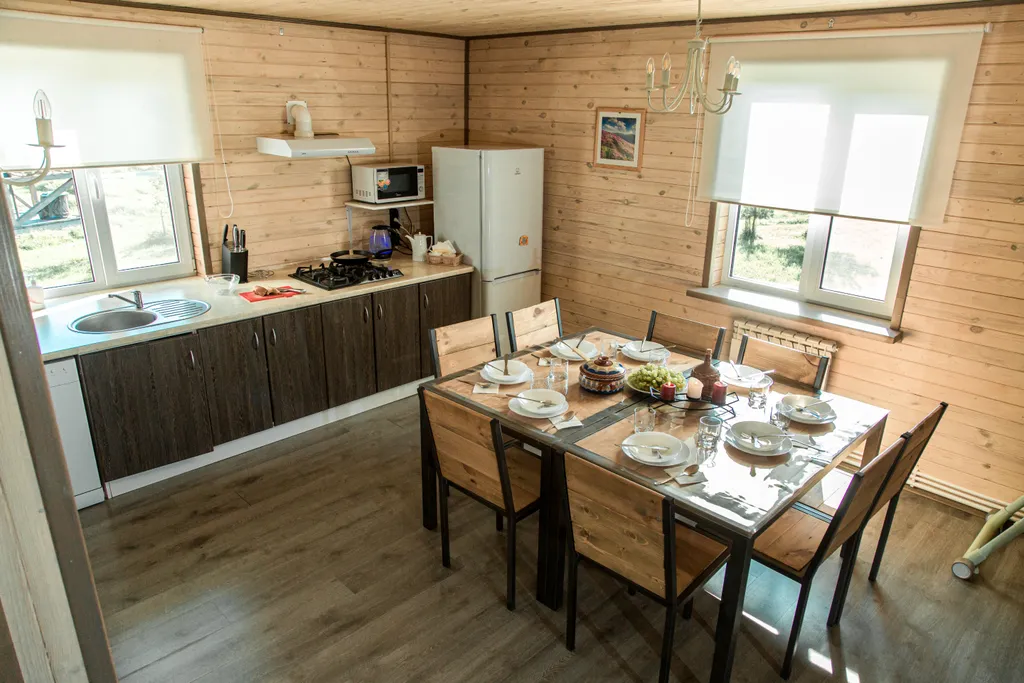 Дом у пруда