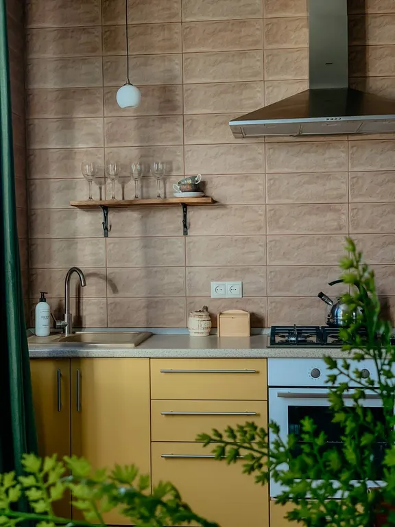 Уютный домик на берегу реки