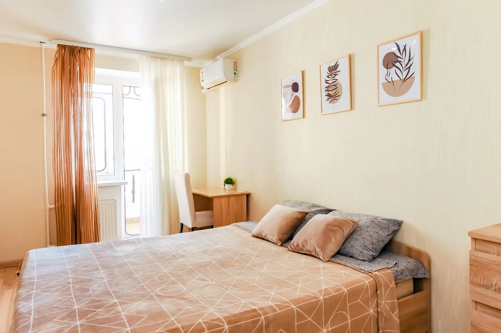 Двухкомнатная квартира в самом центре с парковкой