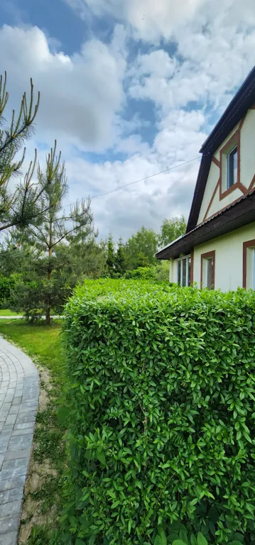 Большой коттедж у озера