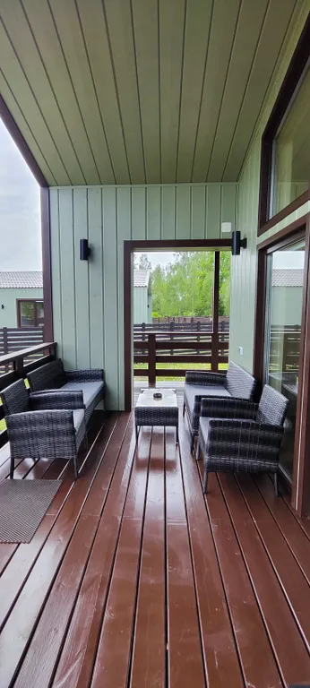 Дом с панорамными окнами в стиле Barn House