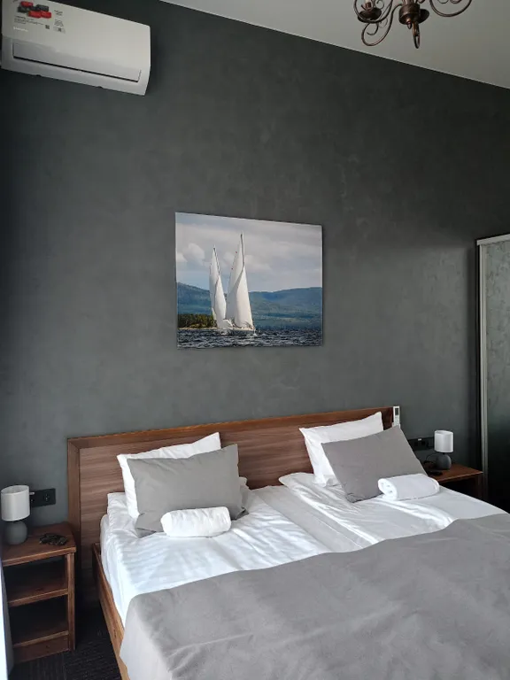 Двухкомнатные апартаменты Солнечная долина с увеличенной кроватью