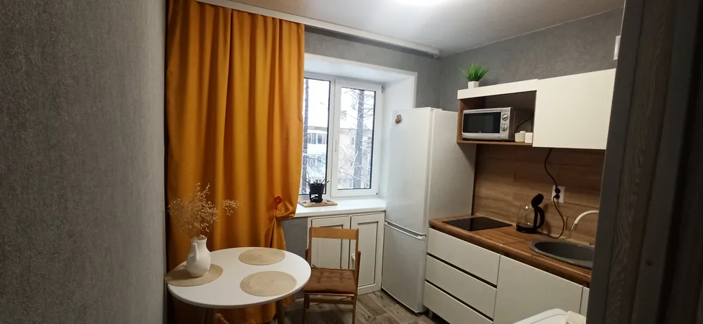 Уютная квартира с видом на лиственную аллею