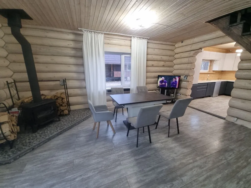 Дом с прудом