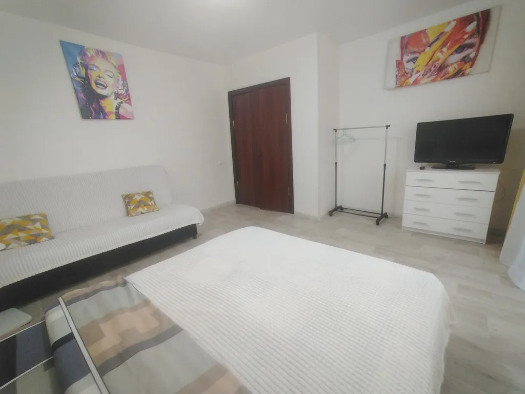 Благоустроенная квартира в тихом районе.