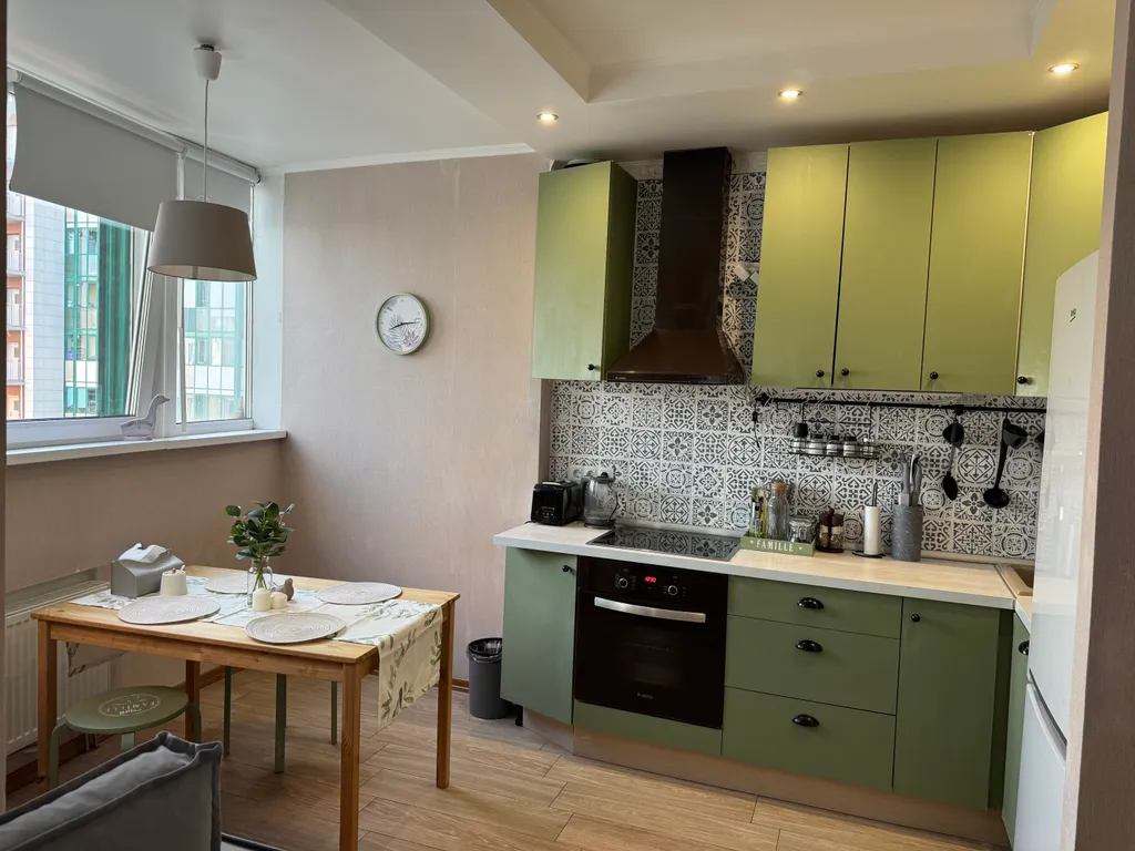 Рады видеть вас в нашей уютной , светлой квартире в Изумрудных Холмах