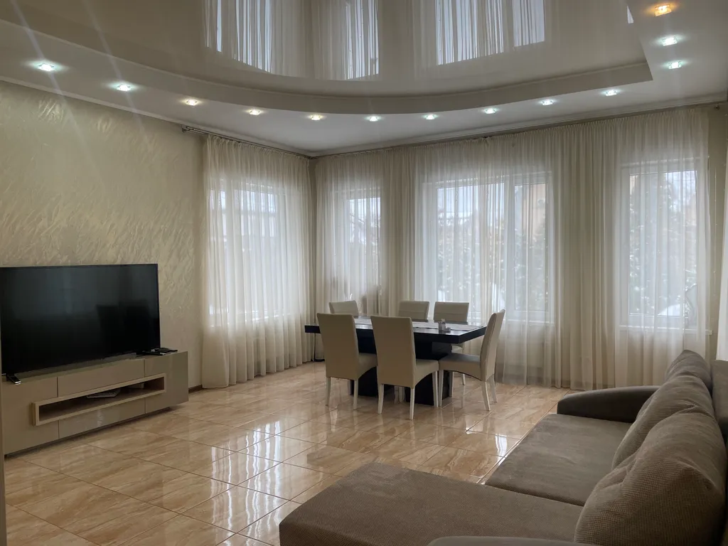 Комфортный дом недалеко от центра города