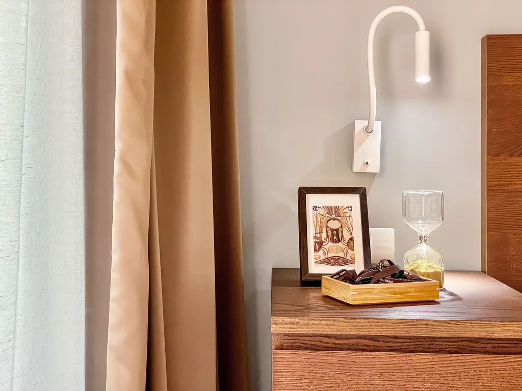 Две спальни с видом на озеро и море