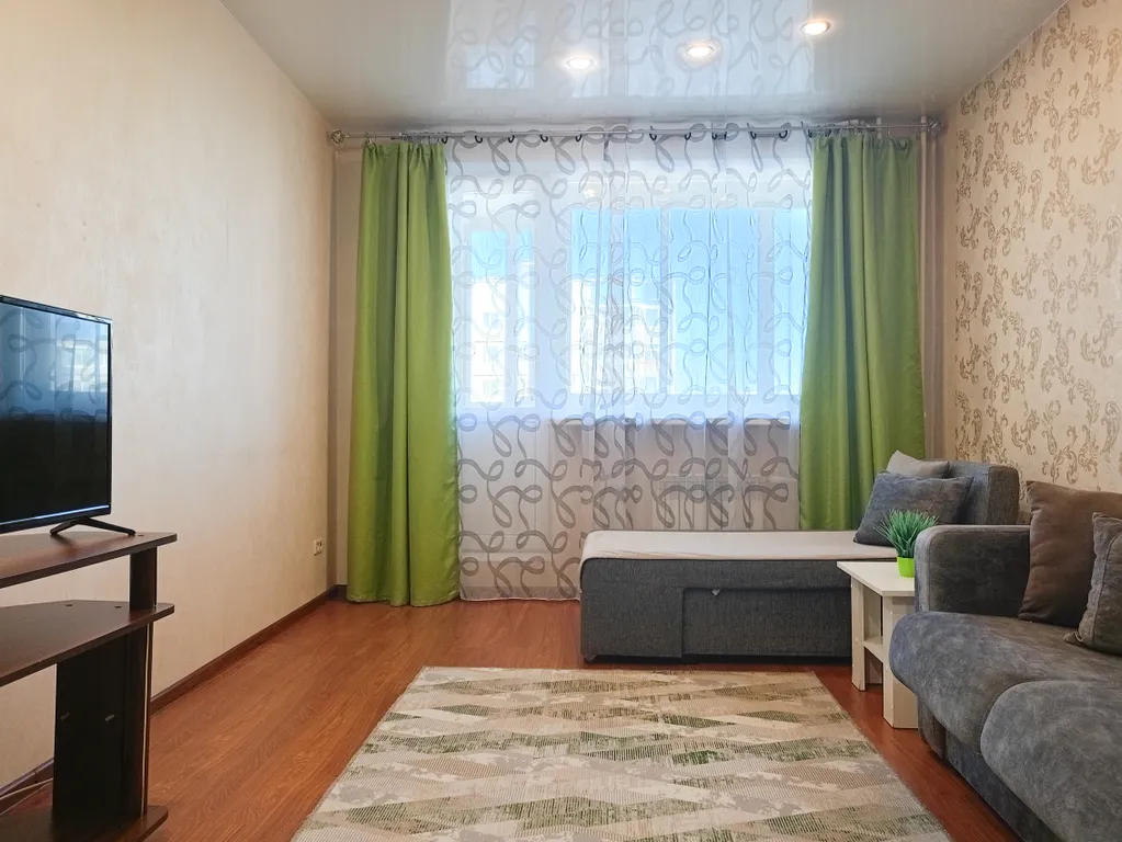 Просторная теплая квартира с двуспальной кроватью, 2 ТВ,интернет.