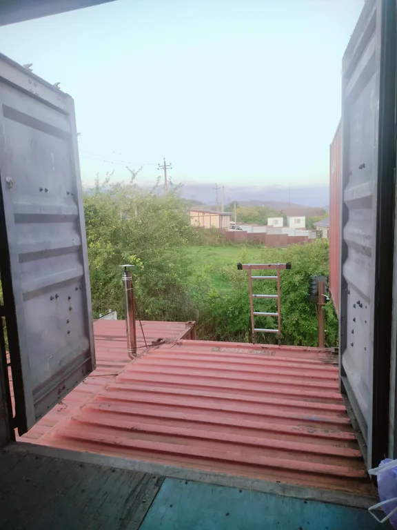 Палатка в морском контейнере