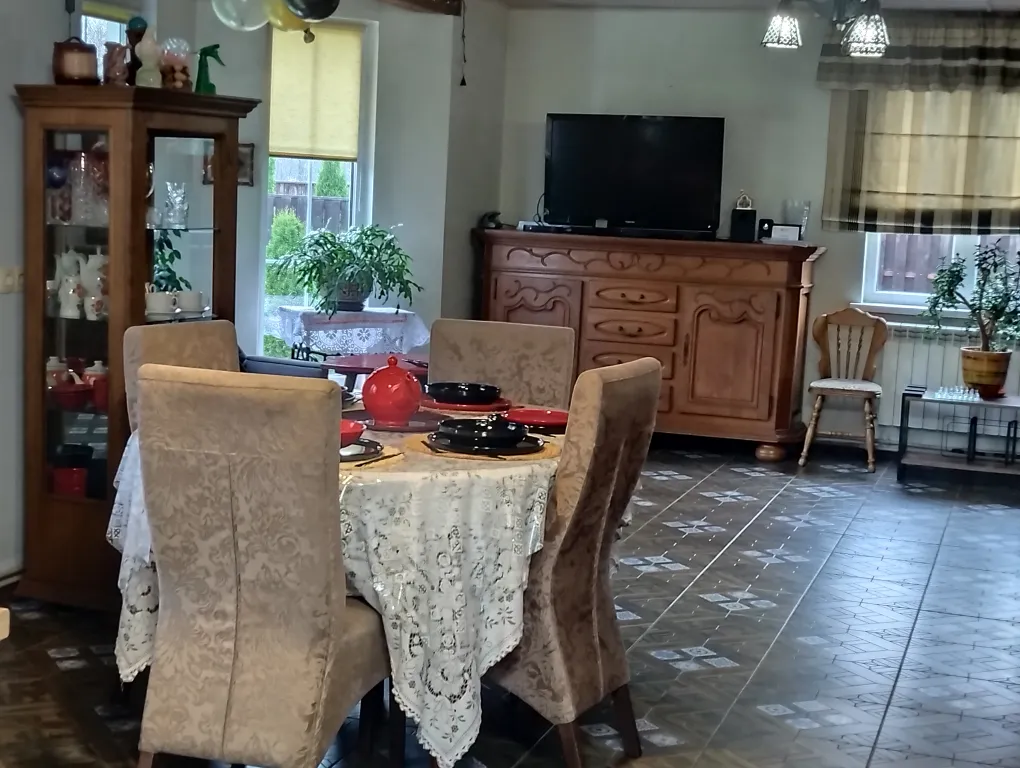 Хутор Избушка на опушке леса, возле реки