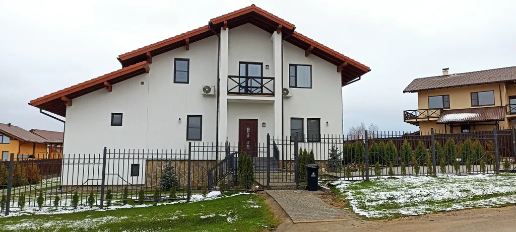 Домик у озера