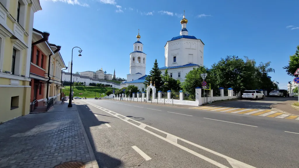 Просторная двухуровневая студия у подножия Кремля