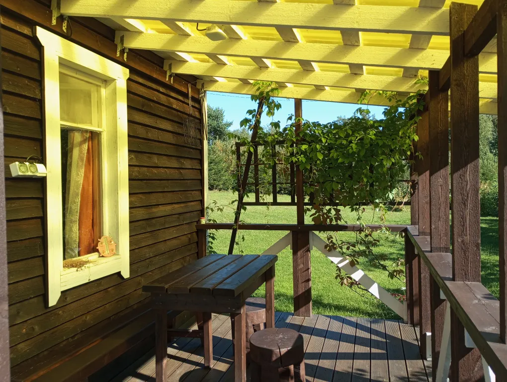 Домик у озера