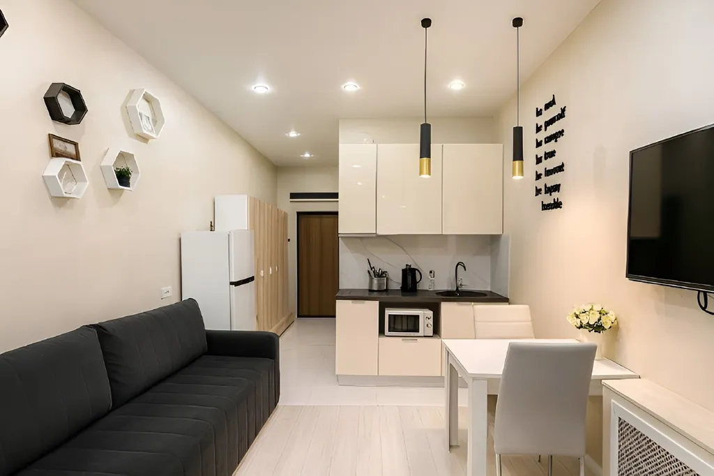 Светлая студия с бассейном на территории