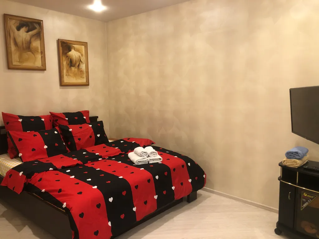 Адам и Ева, отличная квартира для хороших людей