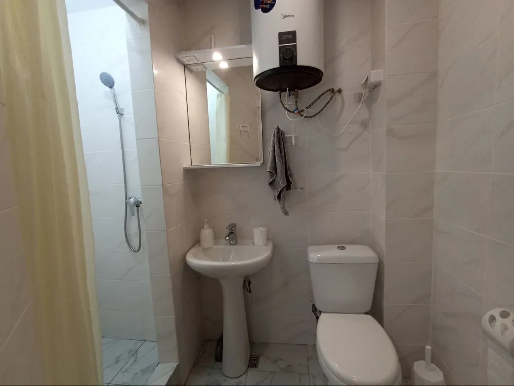 Трёхместный номер с отдельным входом и своей мини террасой