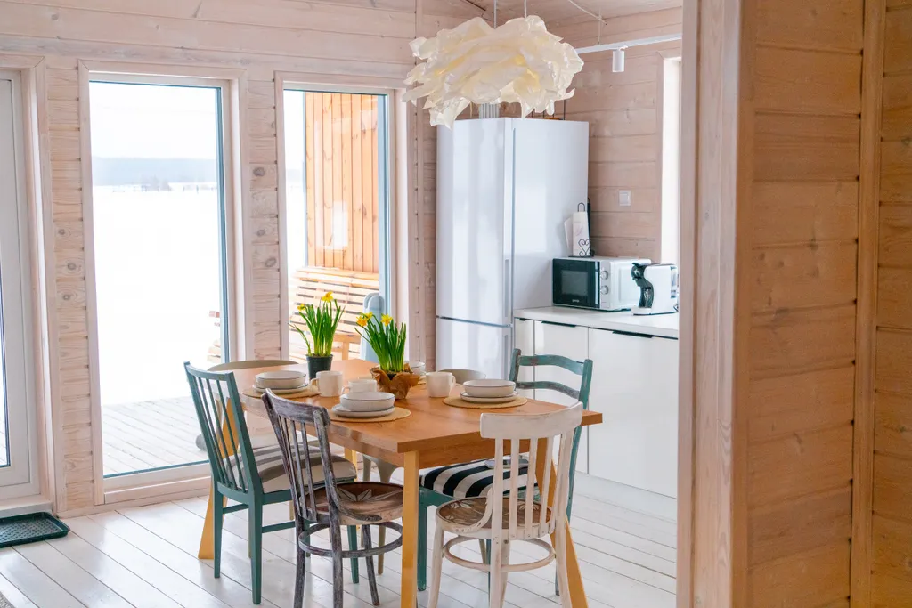 Панорамный дом у поля и леса