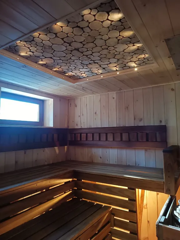 Коттедж с теплым бассейном и баней на дровах