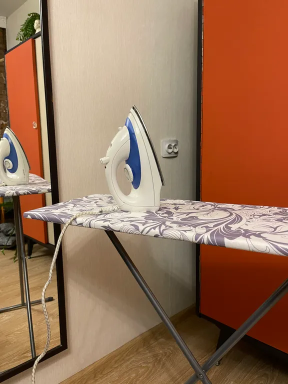 Двухкомнатная квартира с собственной террасой в неосоветском стиле