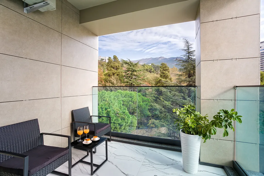 Стильная квартира "Черное&Белое" с видом на море