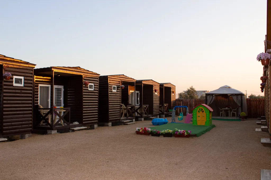 Деревянные домики у Черного моря