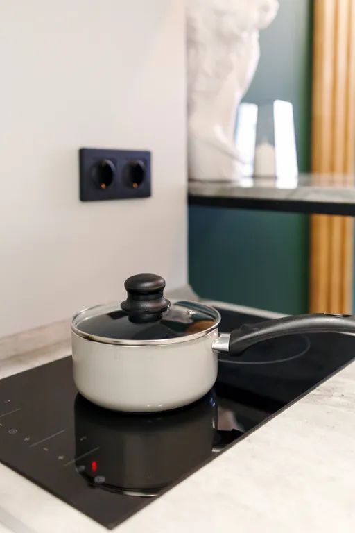 Дизайнерская студия в клубном доме в центре рядом с набережной