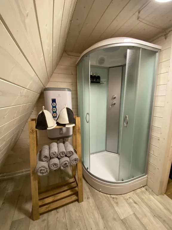 Домик у леса с чаном