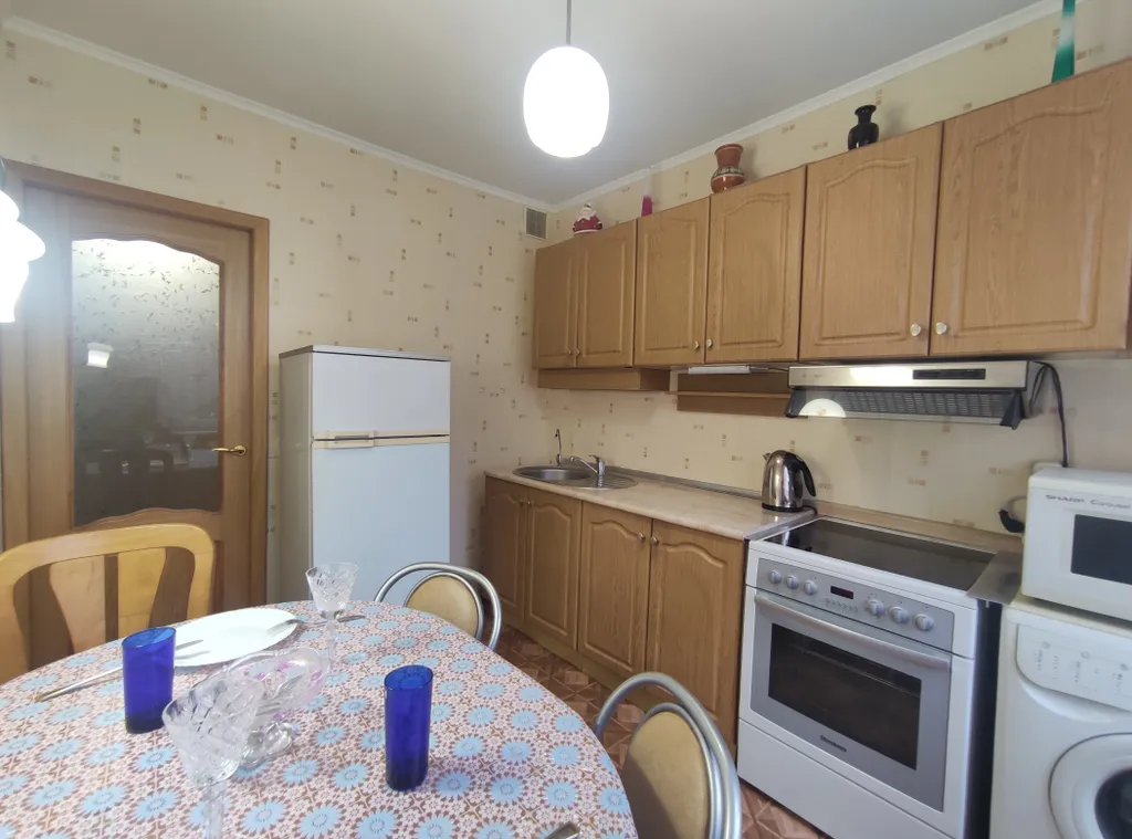 Квартира 3-комнатная квартира ochre apartament у Нефтегазового университета — Тюмень