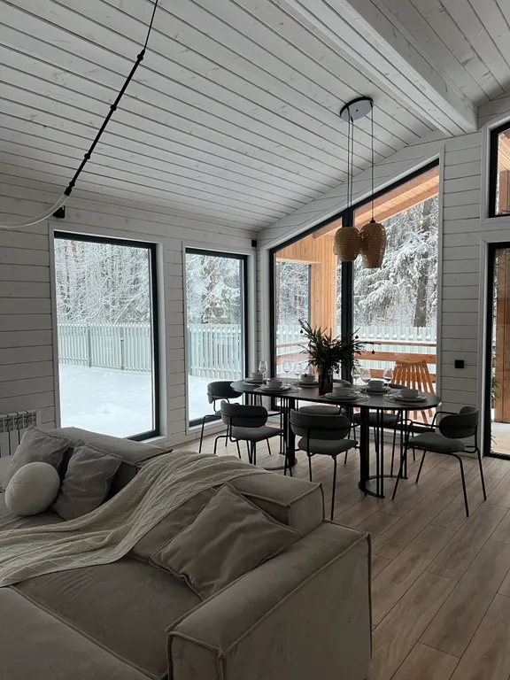 Современный дом в лесу