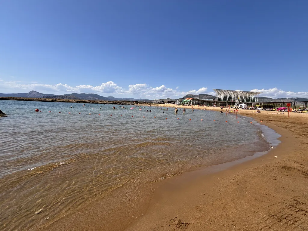 Новый комфортный чистый дом с террасой и видом на море на 1 этаже