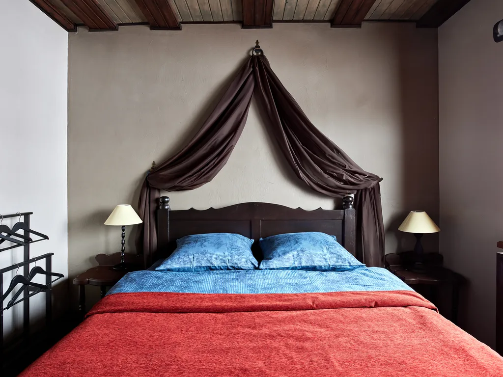 Готический замок Гранат Альдога