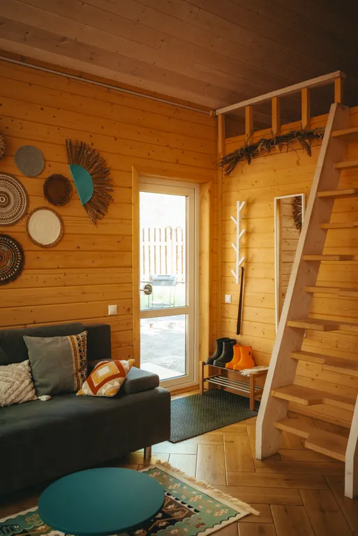 Барнхаус с панорамными окнами, камином и банным чаном фурако