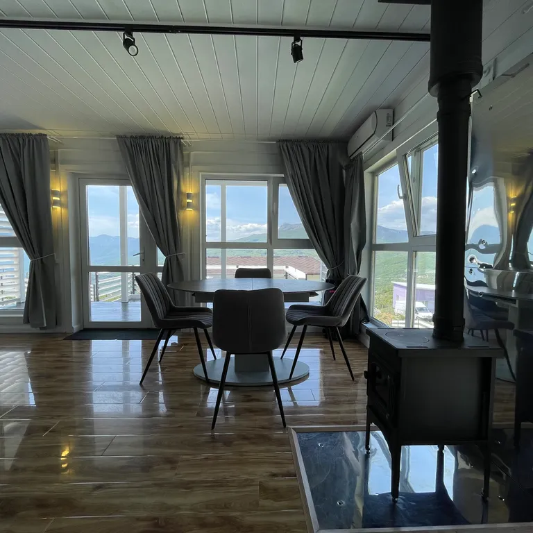 Коттедж Домик в горах Cherrychillvillage — Лучистое