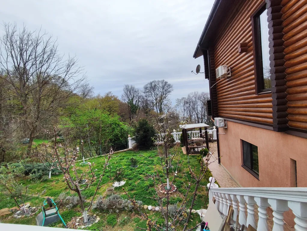 Шикарный дом с сауной и бильярдом.