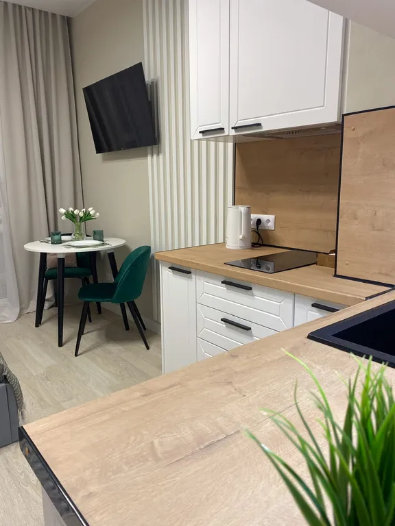 Красивая, новая, уютная студия недалеко от моря