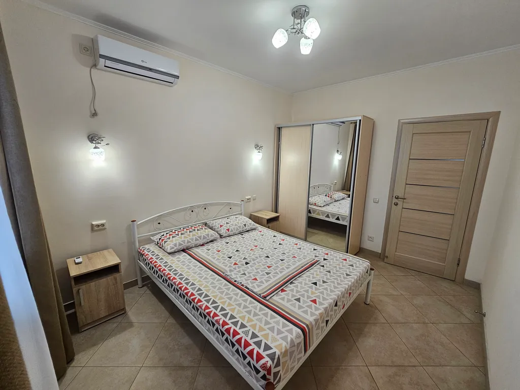 Коттедж Дом в 5 минутах от моря — Новоотрадное