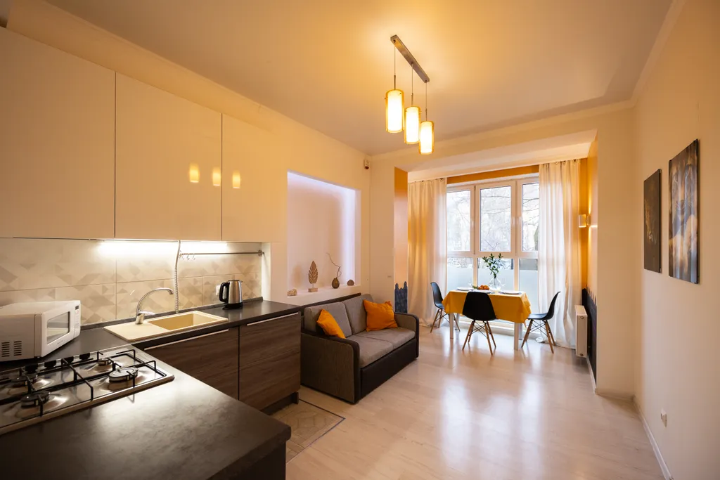 У спуска к морю