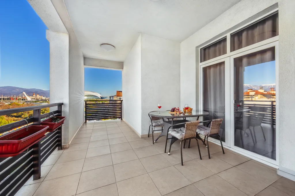 Большая квартира у моря с видом на горы