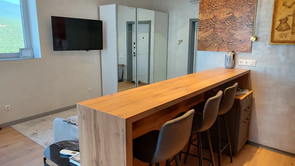 Апартамент Любимое Небо - море и горы - наслаждаться лежа на кровати