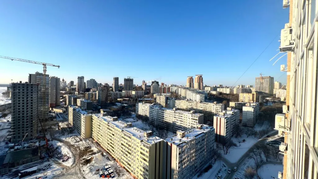 Солнечная студия Апельсин с красивым видом на Амур