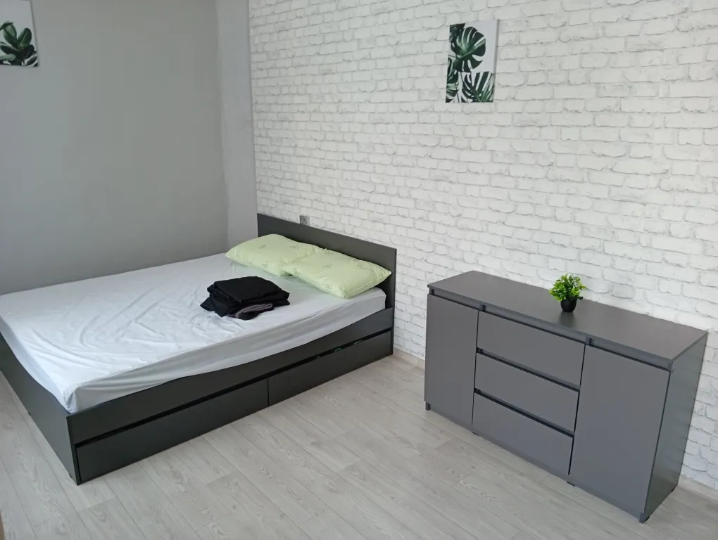 Просторная двухкомнатная, квартира с раздельными комнатами