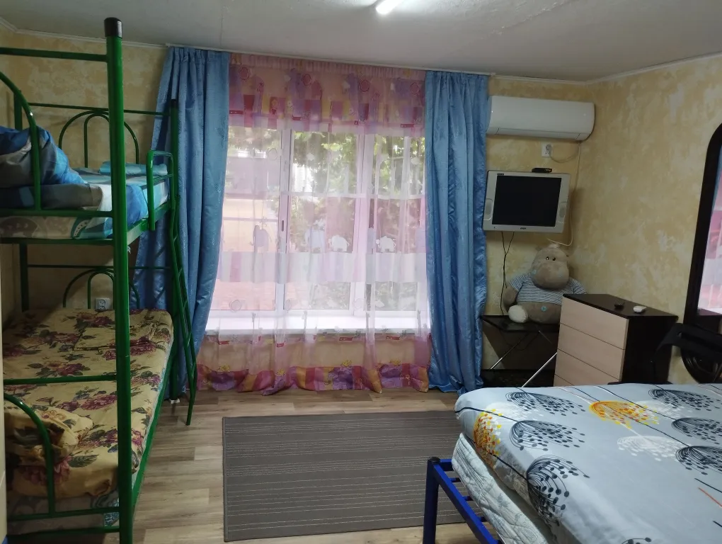 Коттедж Уютный, летний, отдельный дом, в пешей доступности от моря — аренда посуточно в Приморско-Ахтарск