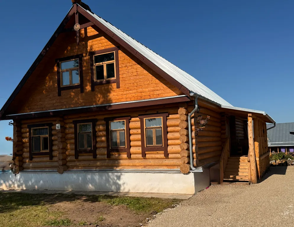 Русская  ИЗБА на берегу реки