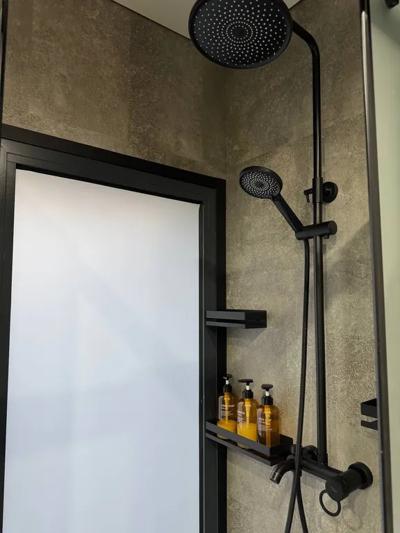 Новый стильный дом с купелью и сауной