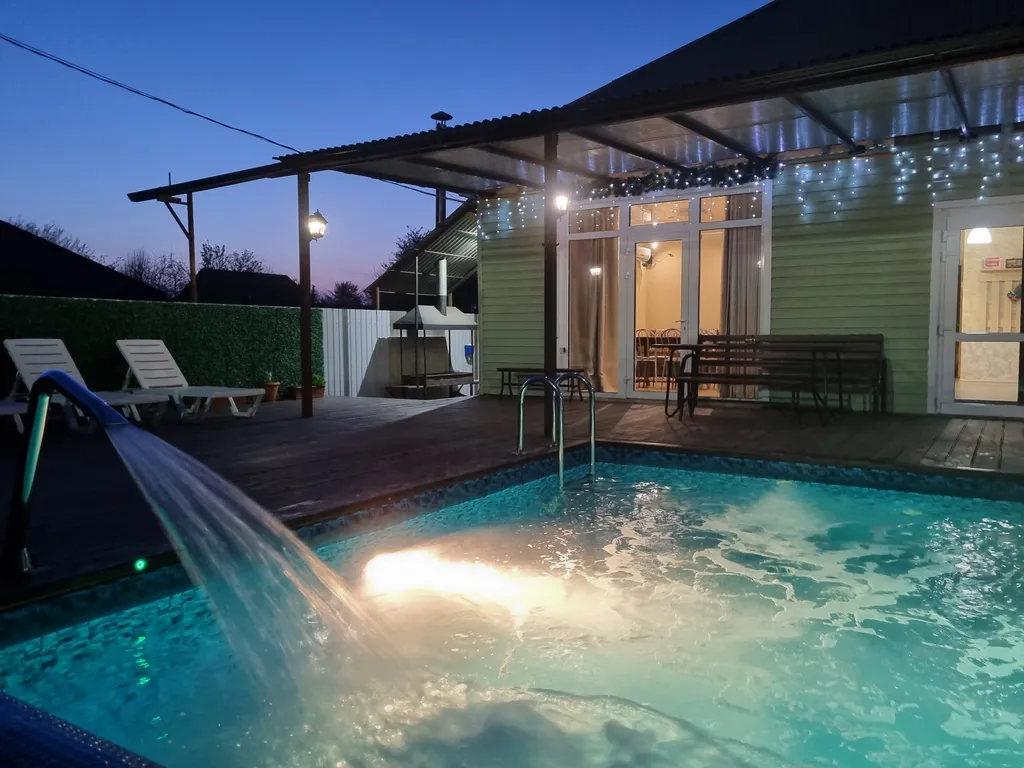 Дом на 11 мест с горячим бассейном и сауной