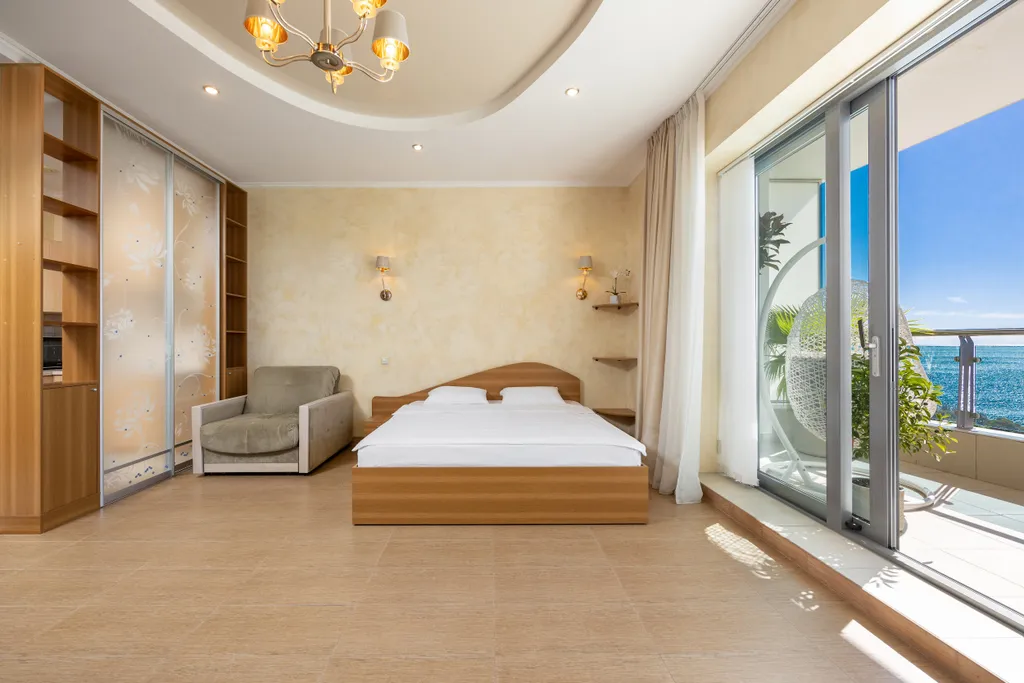 Квартира с бассейном и видом на море