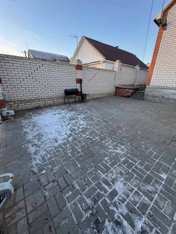 Дом с большим бассейном