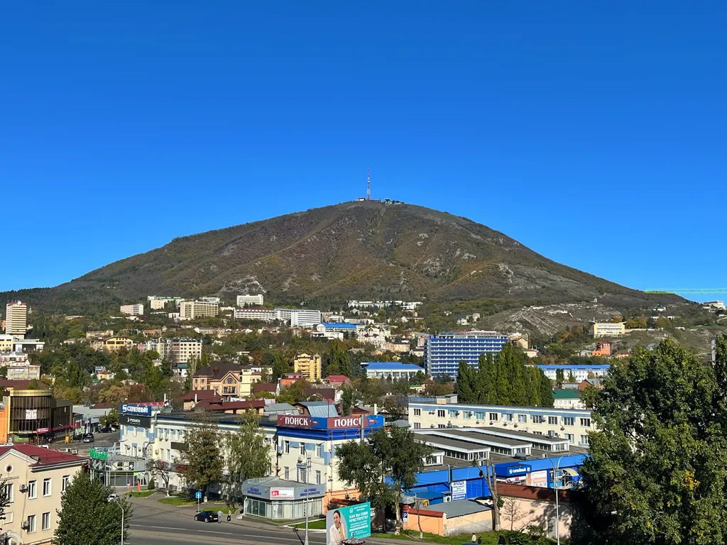 Дизайнерский ремонт в центре с видом на достопримечательность Машук